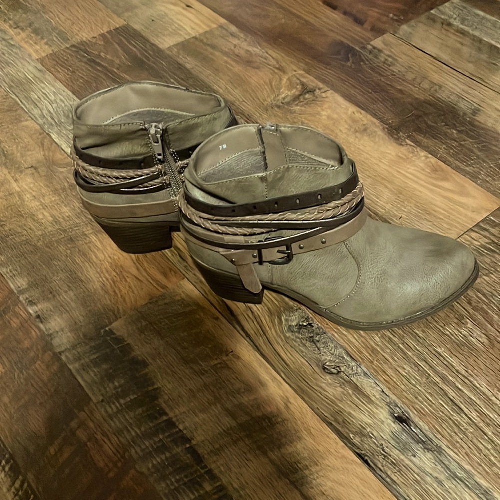 NWOT Booties
